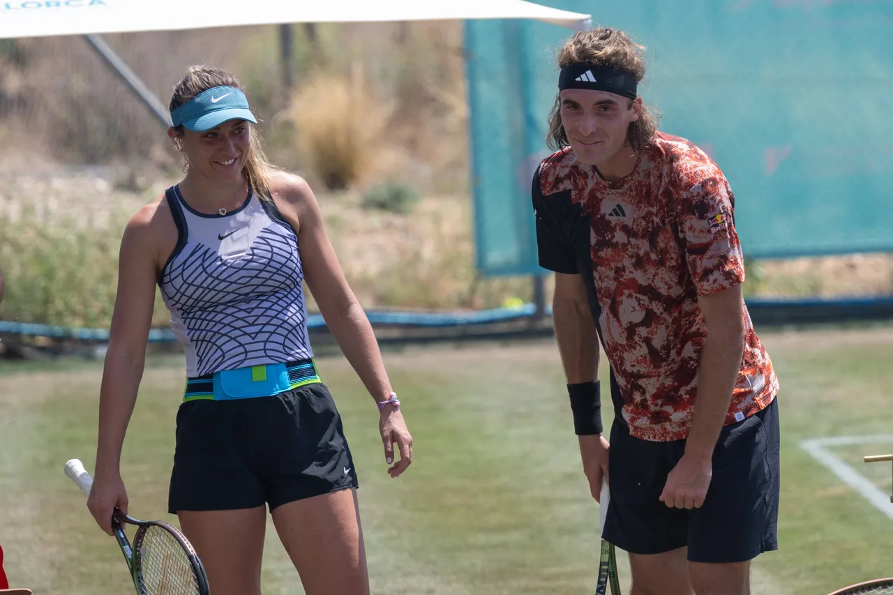 Tsitsipas and Badosa training together at 2023 Wimbledon.