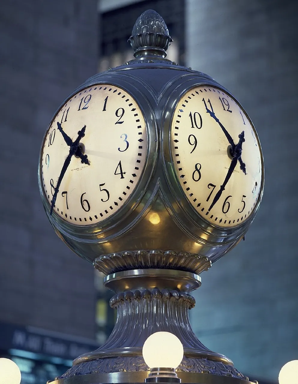 clock 738655 1280