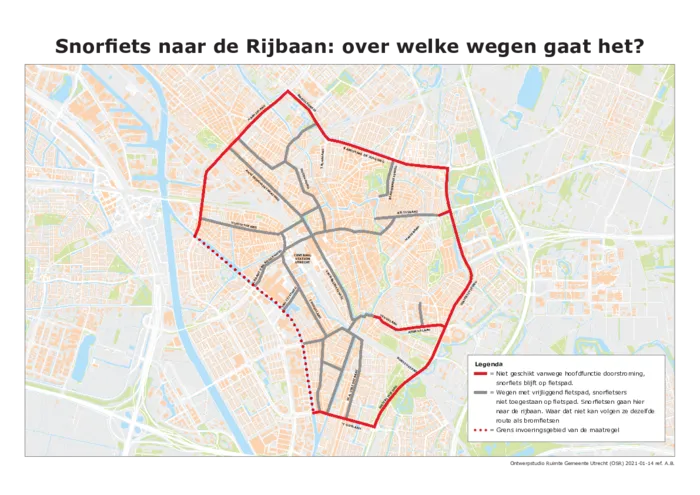 snorfiets naar de rijbaan