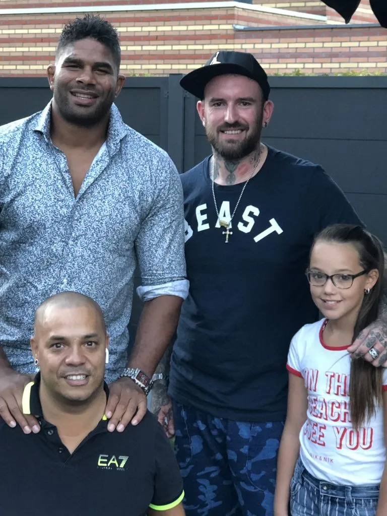Foto: KEvin met UFC vechter Alistair Overeem, Ben Saunders en Kevin's dochter