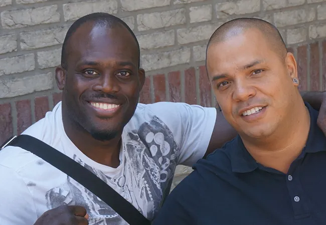 Foto: Kevin Chin (rechts) met kickboks en MMA legende Melvin Manhoef