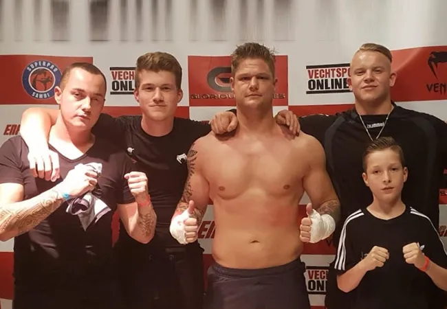 Foto: (Links naar rechts ; Tim Berndt , Randy Kuiper , Martin Reemeijer , Roy Tieks en Jake Reemeijer (onder)