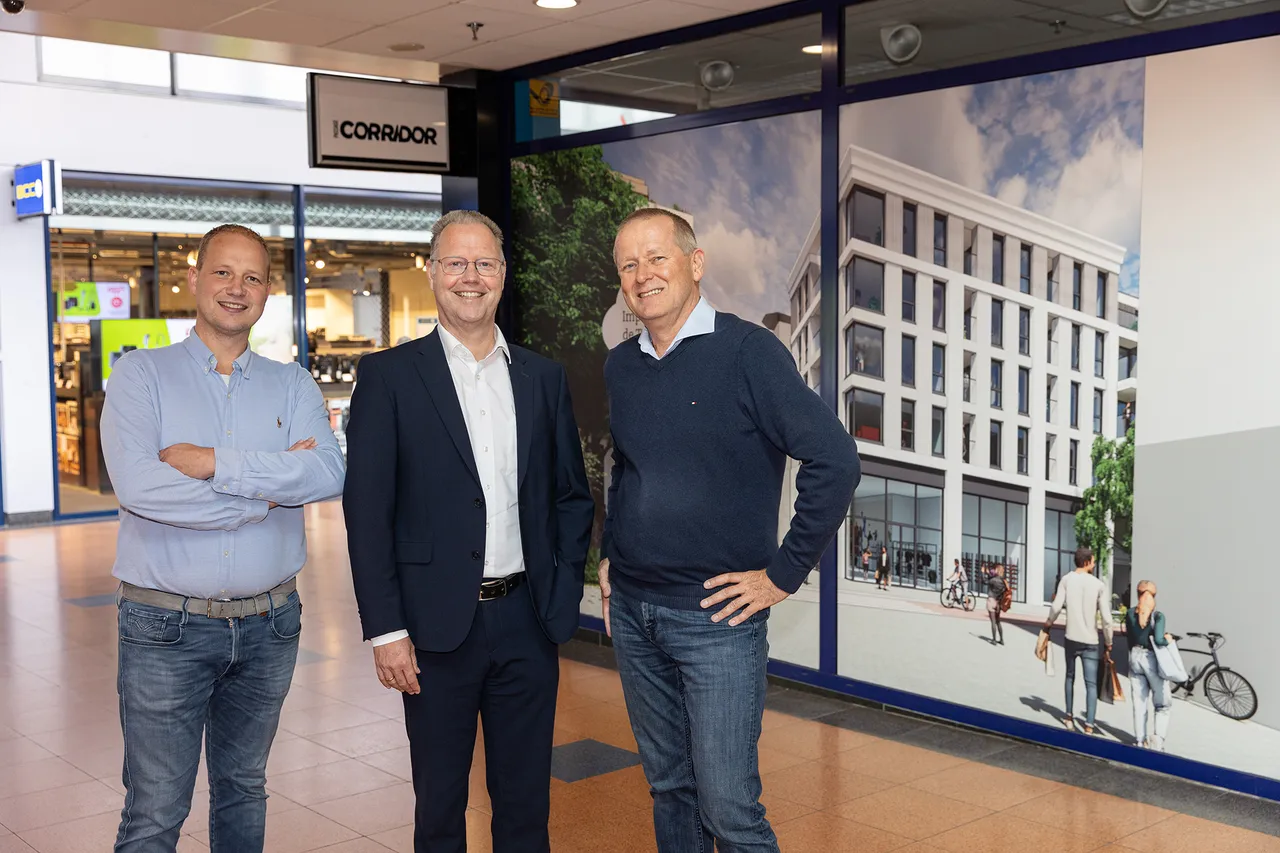 foto bij persbericht 29 vrnl frank van woerden kudo wethouder engbert stroobosscher arie den hartog arc