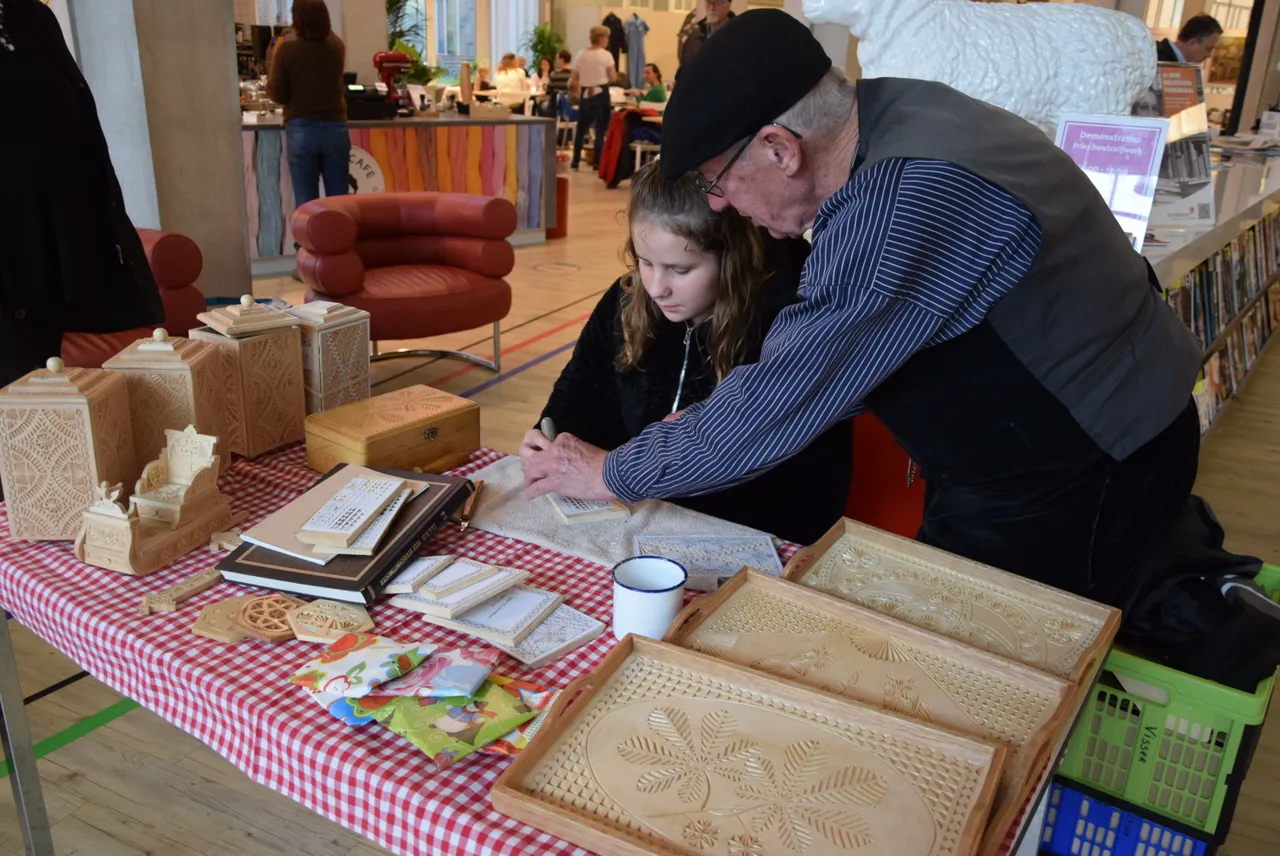 fries houtsnijwerk 2