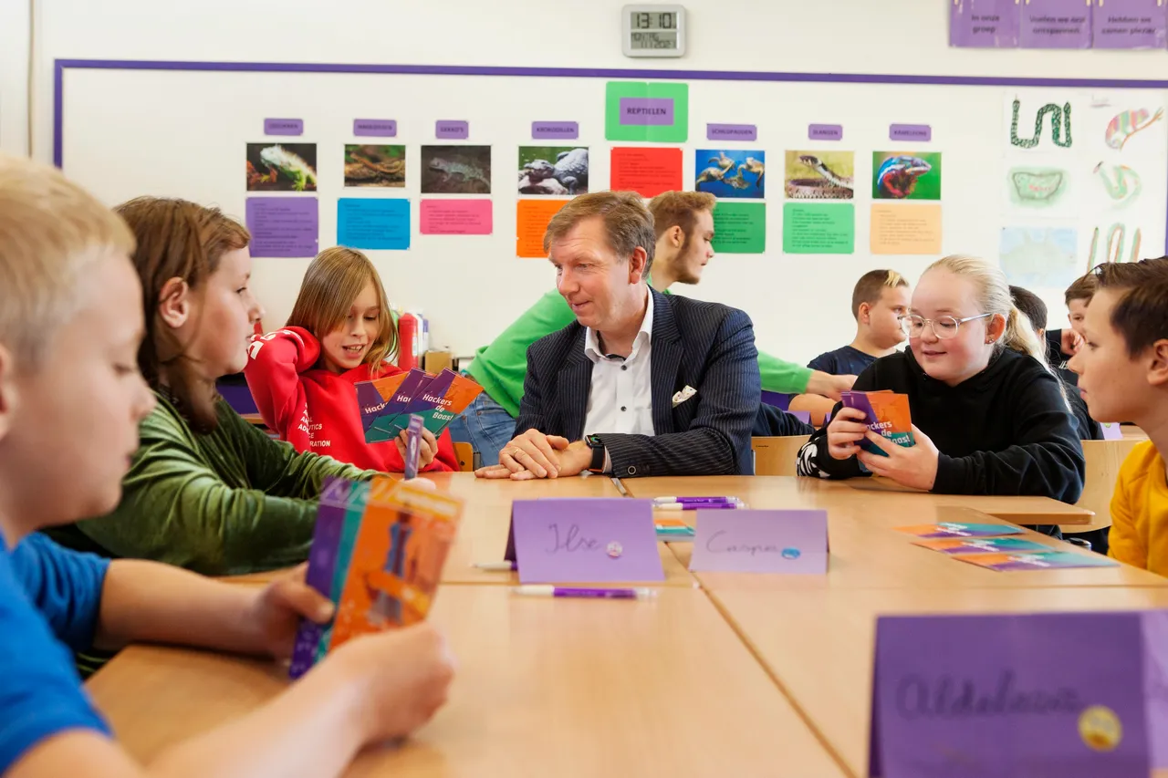 internet 2 burgemeester gert jan kats op school juul