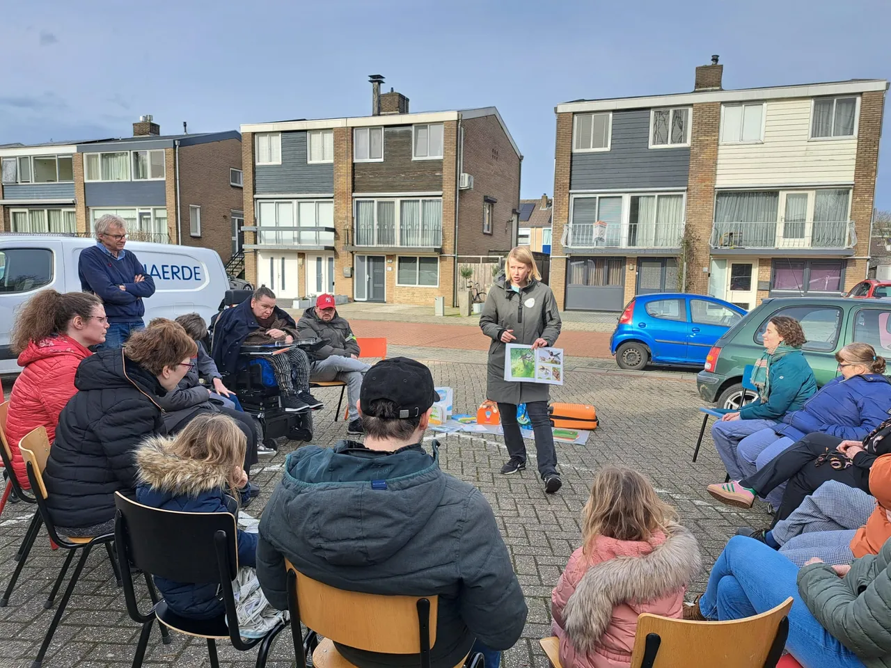 voorlezen in de wijk voorjaarstour minibieb met toestemming van reinaerde 2