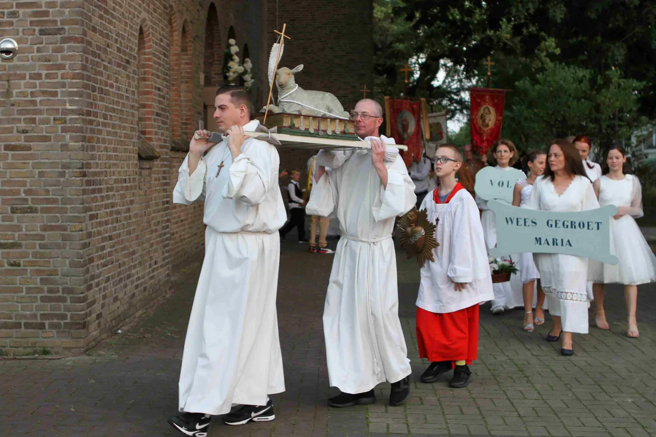 kaarsenprocessie 04