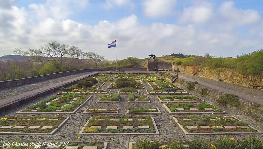 erebegraafplaats 1 915x518 1