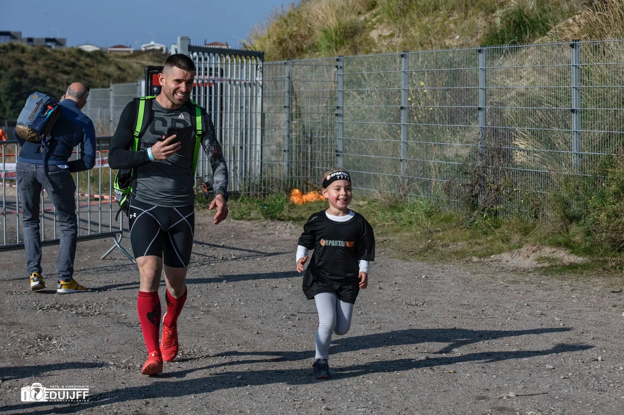 klein meisje en ouder