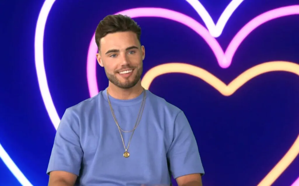 job love island 2021 1024x636