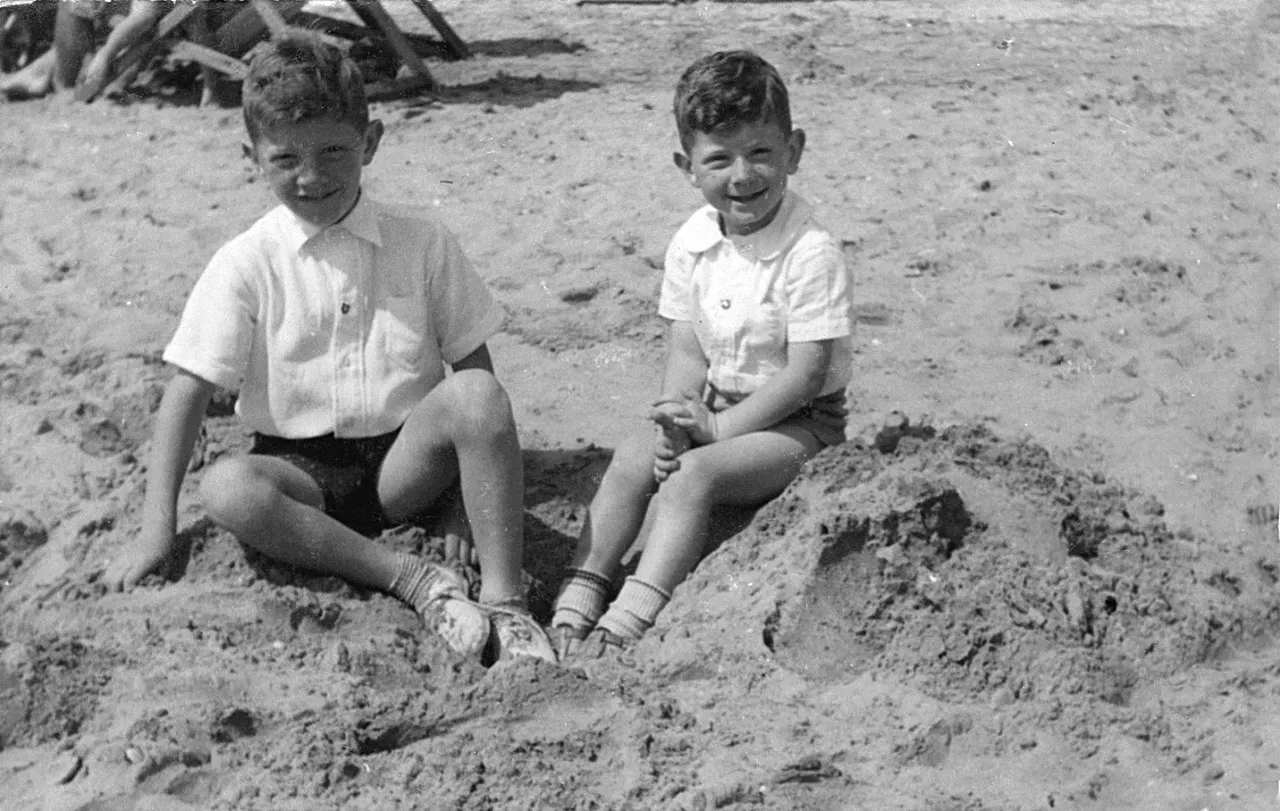frits en bert barend in 1950 foto privecollectie