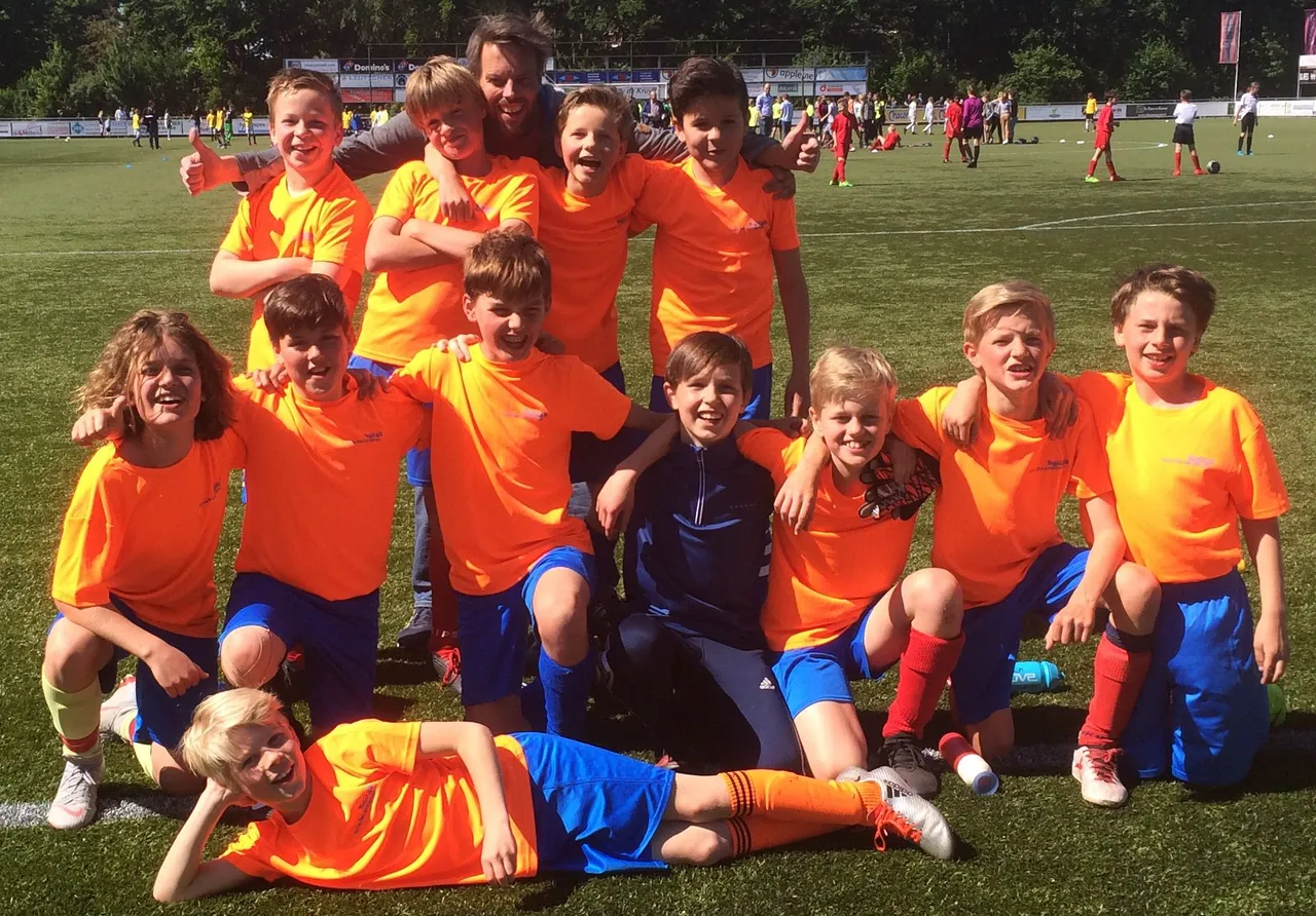 teamfoto lichtstraat groep7 8 2019