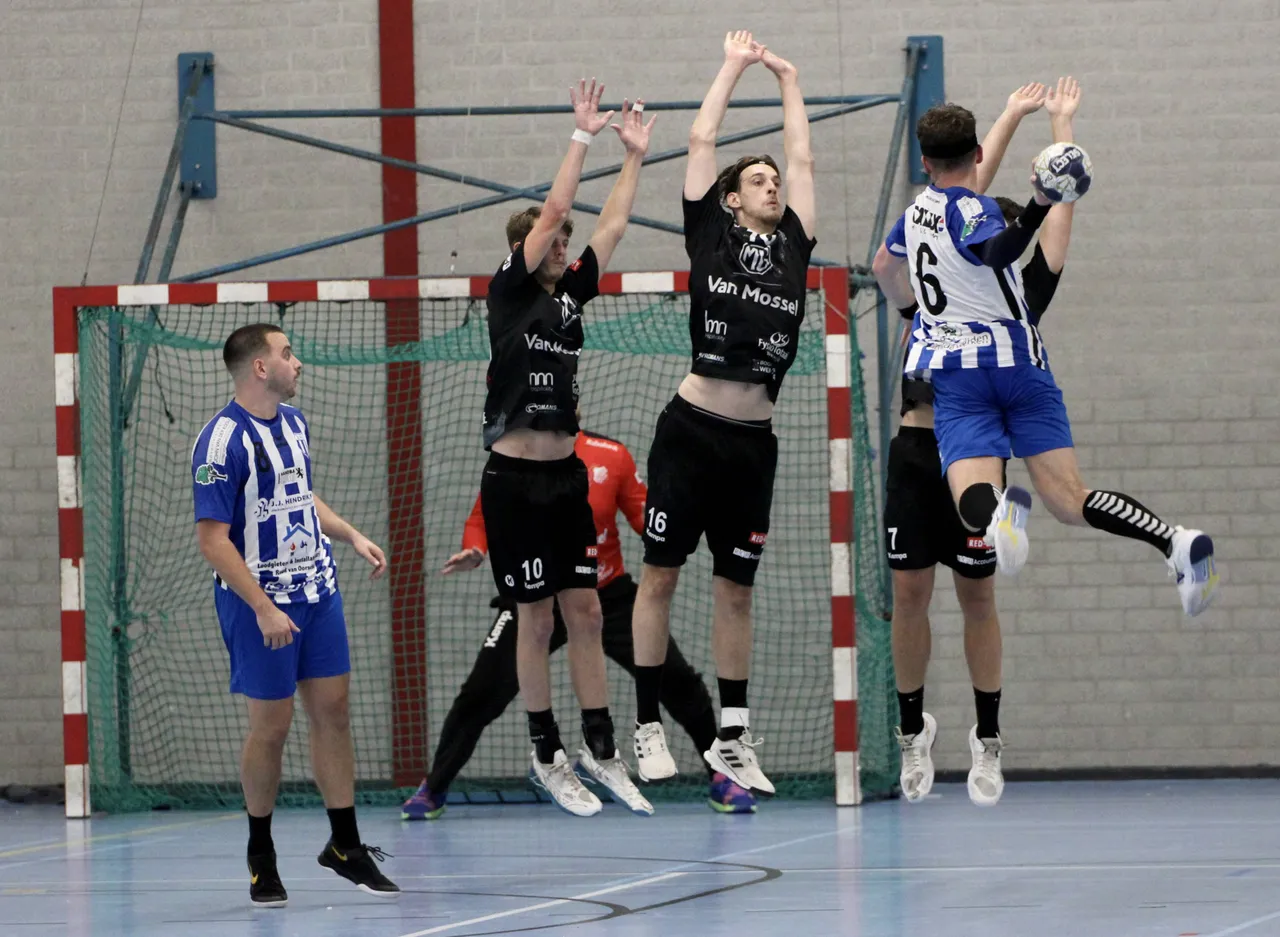 Tachos-verdediging vs. DWS - kopie - IMG_1741