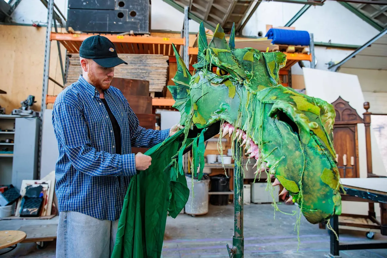 Decor draak in ontwikkeling - Efteling_1