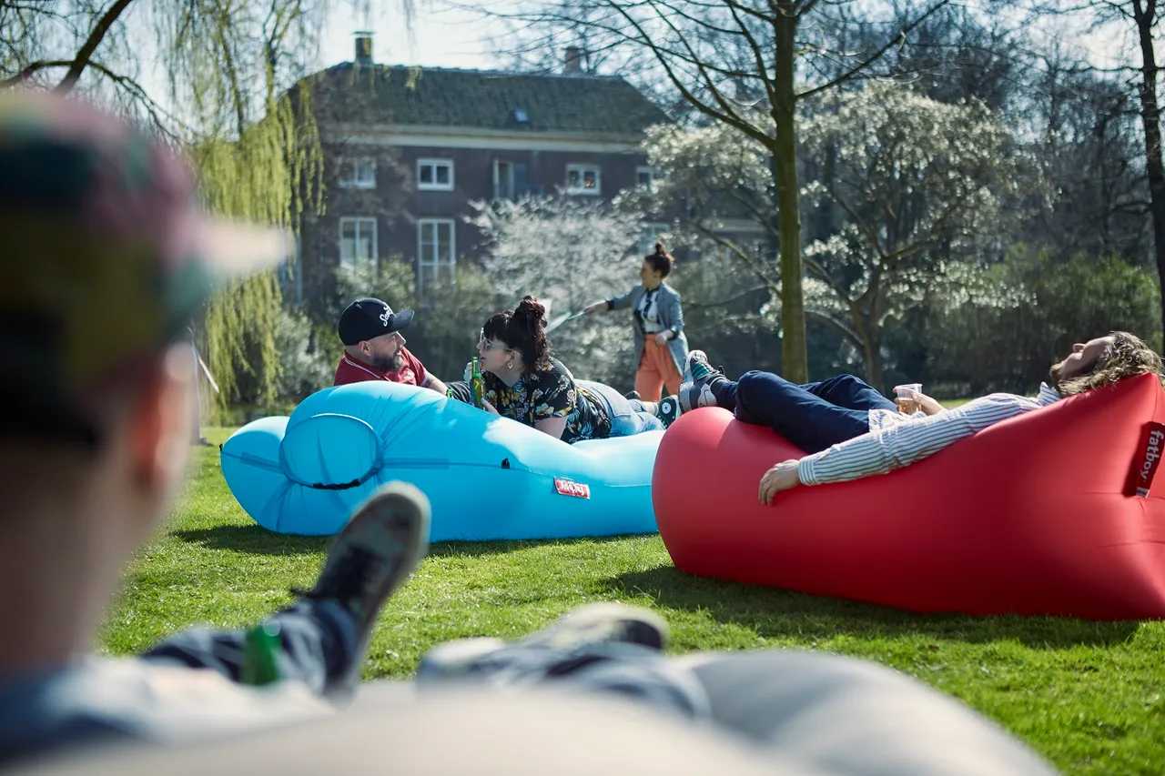 fatboy lamzac xxxl red rotterdam park 2 jpg rgb