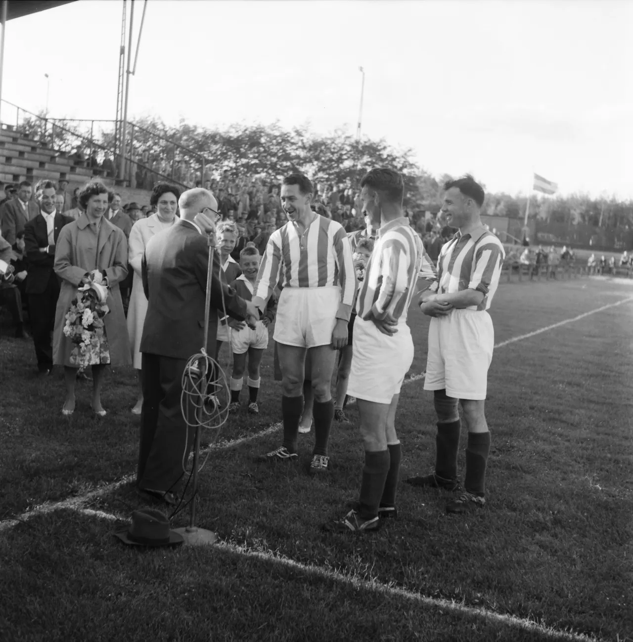 rein heij afscheid charley van de weerd frans beijer en henk looijs einde seizoen 1959 1960