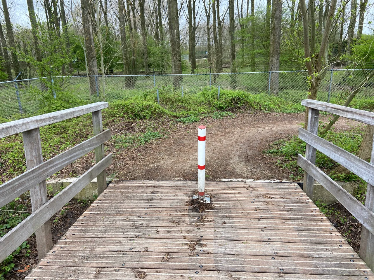 Overbodige en gevaarlijke palen.