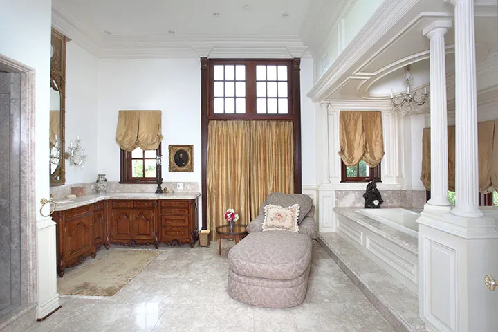 michael jacksons bathroom 004