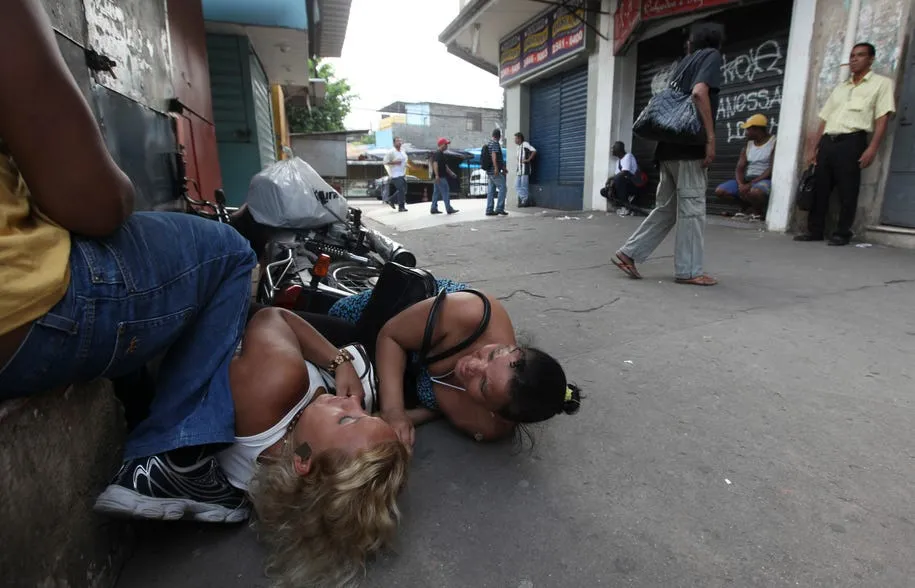 people duck as poice begin more shooting