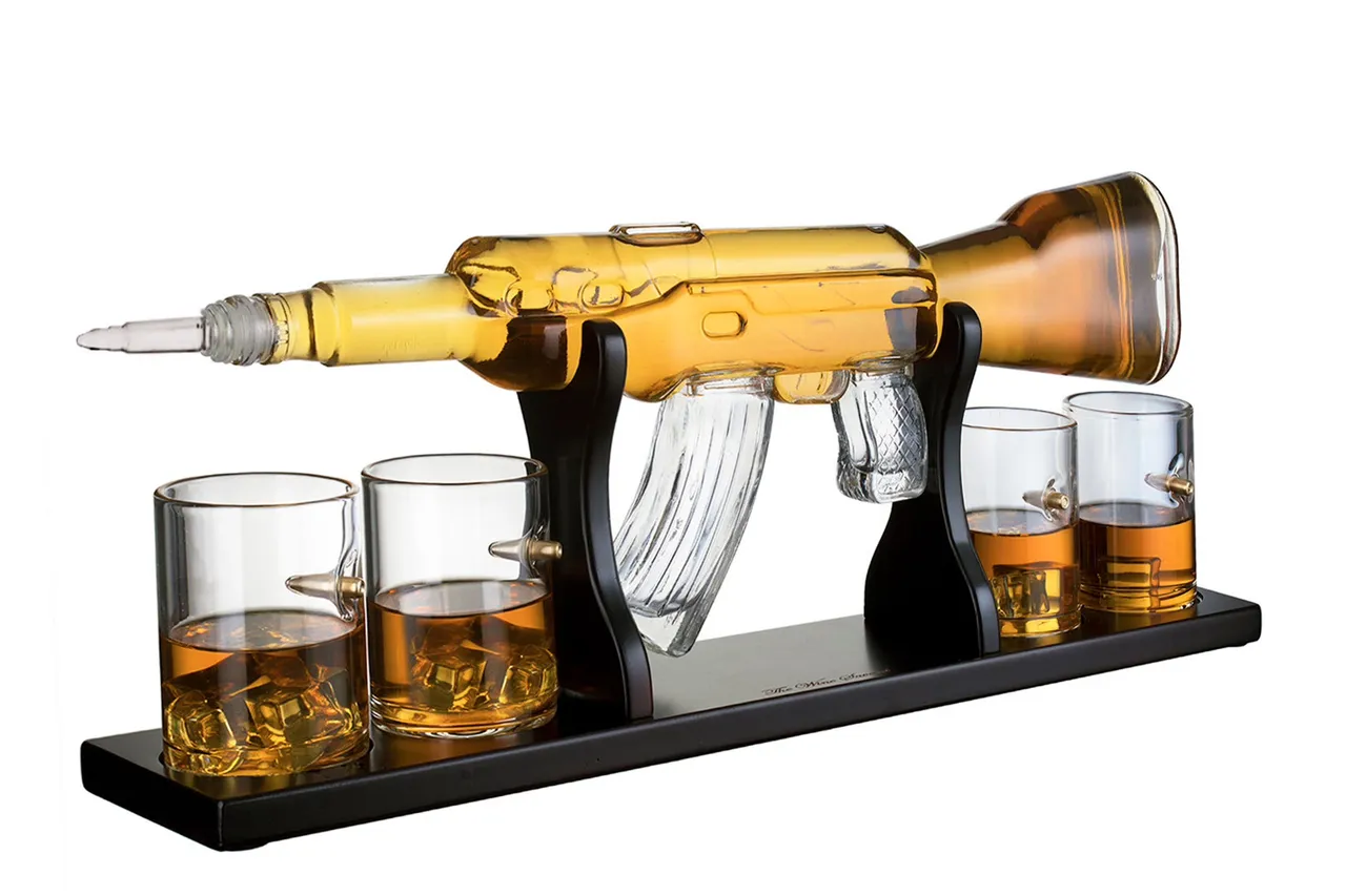De Whisisky AK-47 decanter