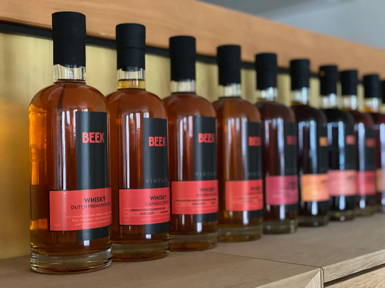 De Beek Spirits Vintage whisky's op een rij