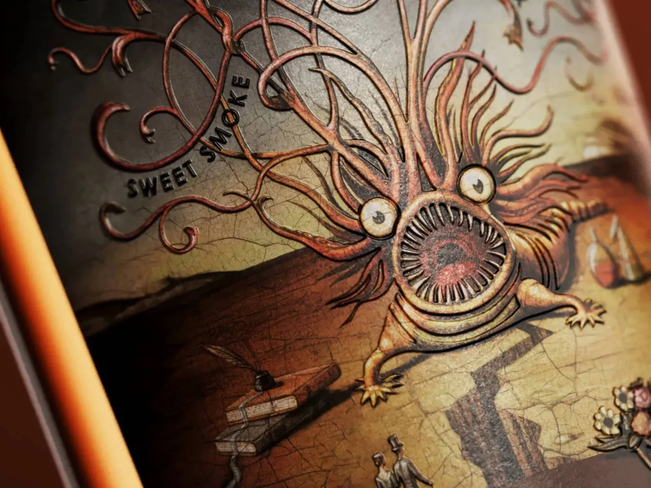 Een fles Compass Box Peat Monster whisky ingezoomd op het label, waarbij het monster centraal staat