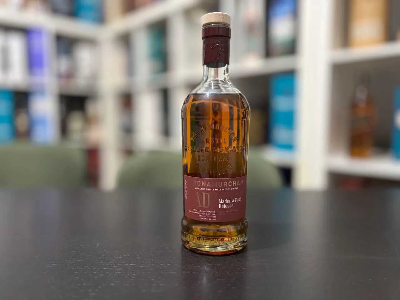Ardnamurchan madeira cask 2025 staand op tafel