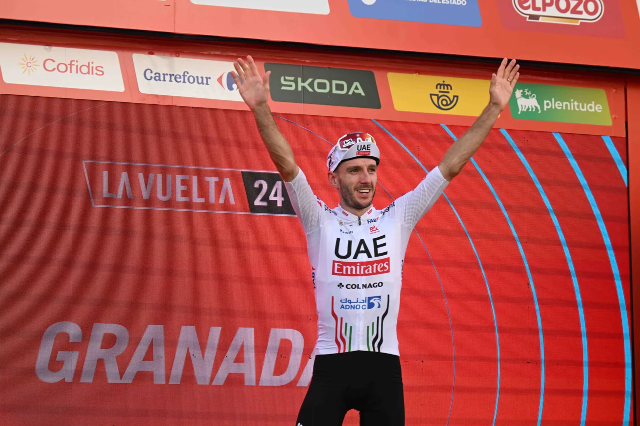 Adam Yates floreerde in zijn rol als knecht van Tadej Pogacar