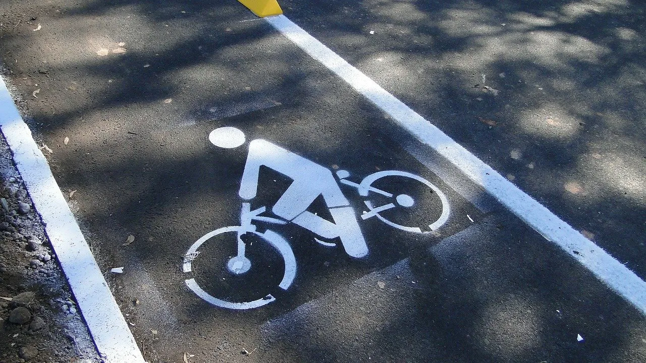 gerardom via pixabay bike path 173965 1280