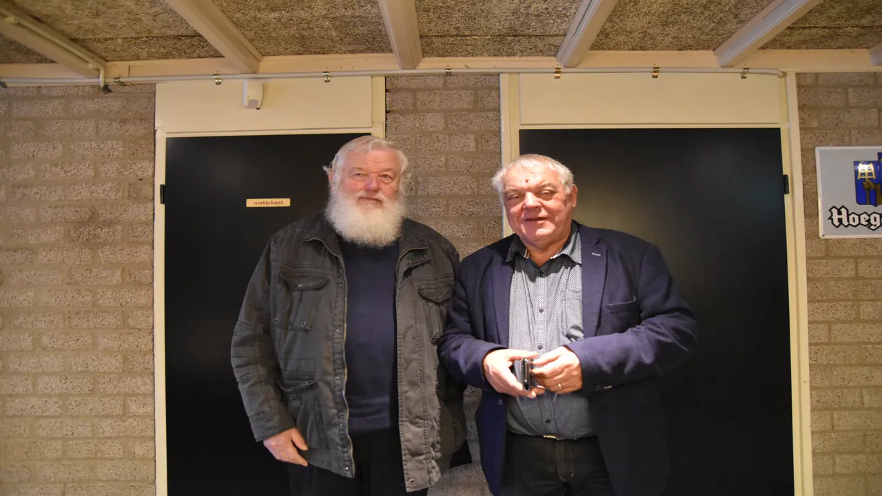 links dhr ter horst van het facilitair bureau fb rechts jos jansen gelderlandshow