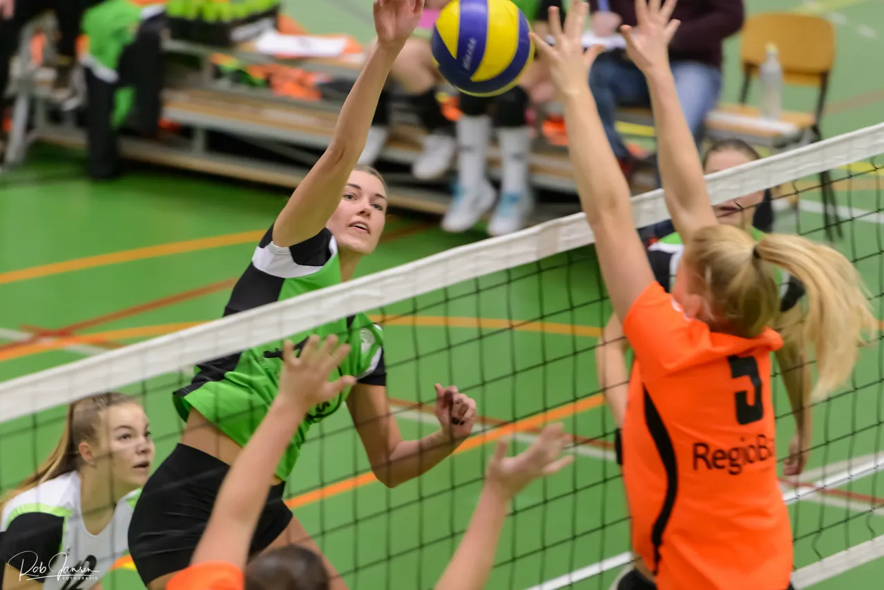 stefanie beekers valt aan