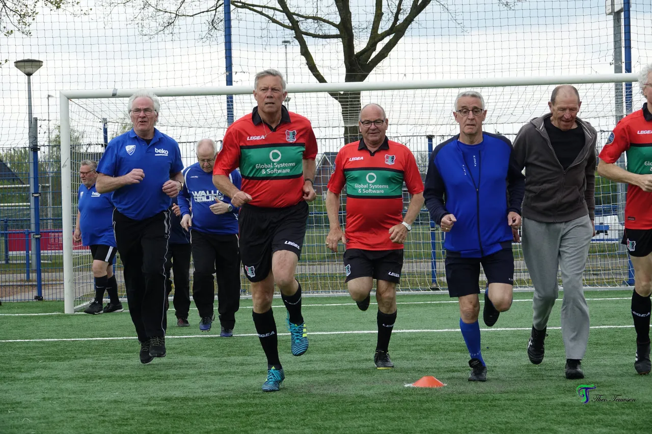 walking voetbal woezik 01