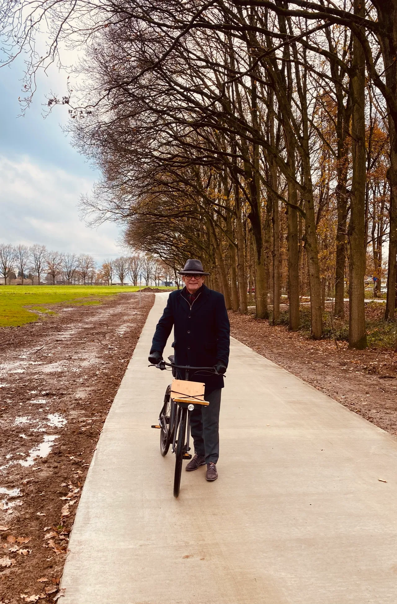 wethouder paul loermans op fietspad ravensteinseweg