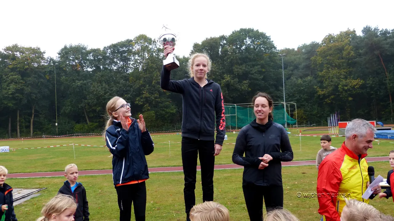 opening atletiekbaan 18