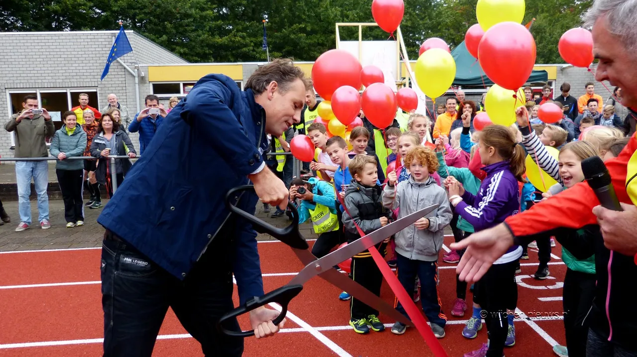 opening atletiekbaan 28