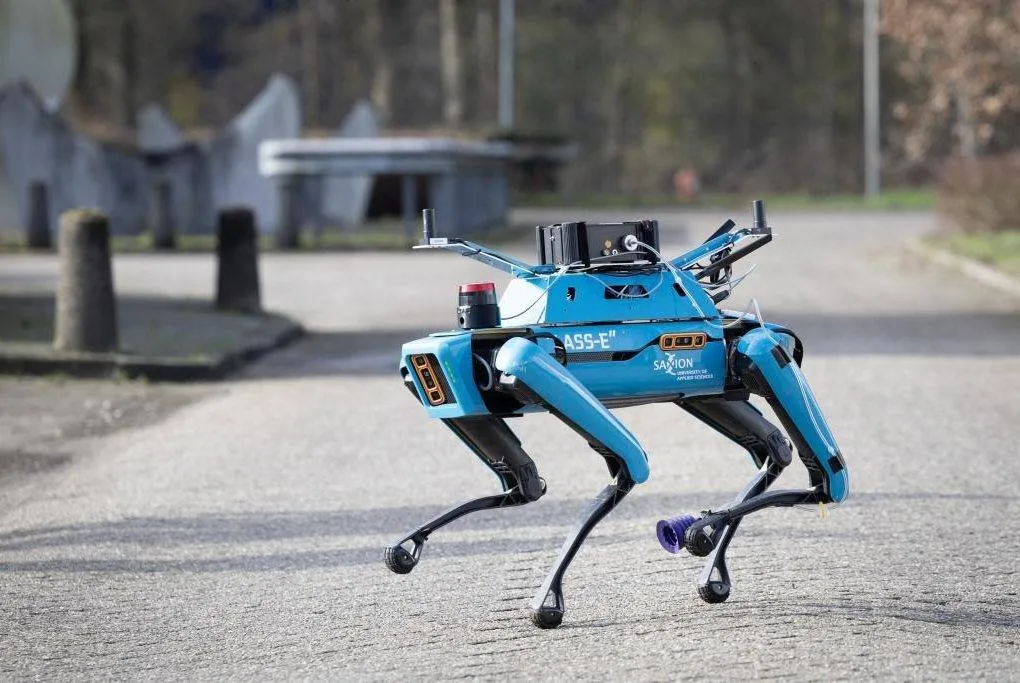 Robothond LASS-E is voorzien van een ingebouwde computer waar kaartdata ingeladen wordt. Foto: Liander