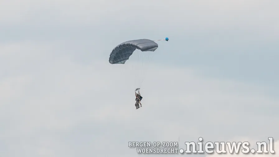 20190701 alg parachutist