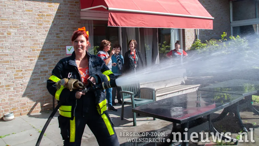 20200427 oss bloemenbrandweerbejaarden 006