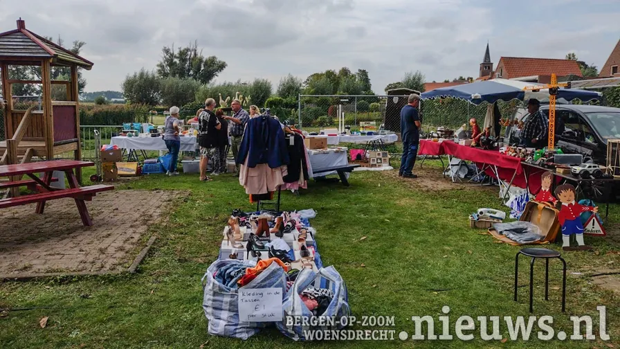 20210926 woe garage sale 009