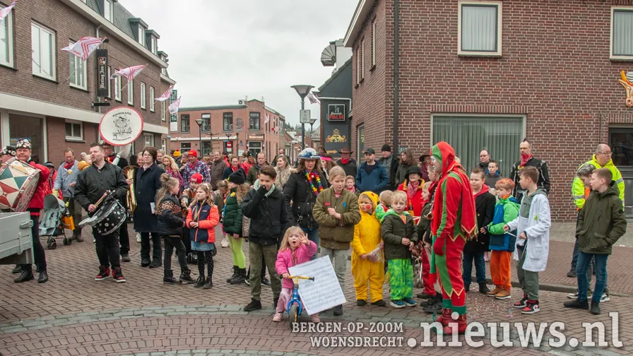 20230218 jkr oss intocht 010