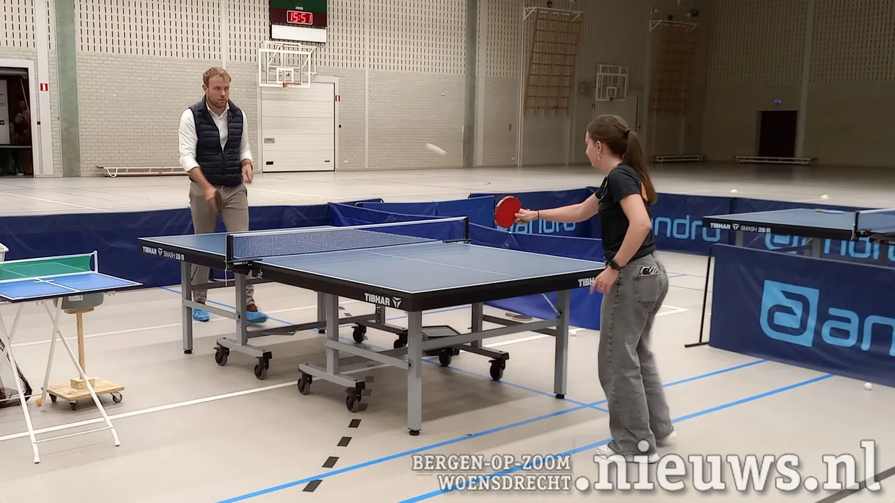 Tafeltennis bij HOTAK in de sporthal