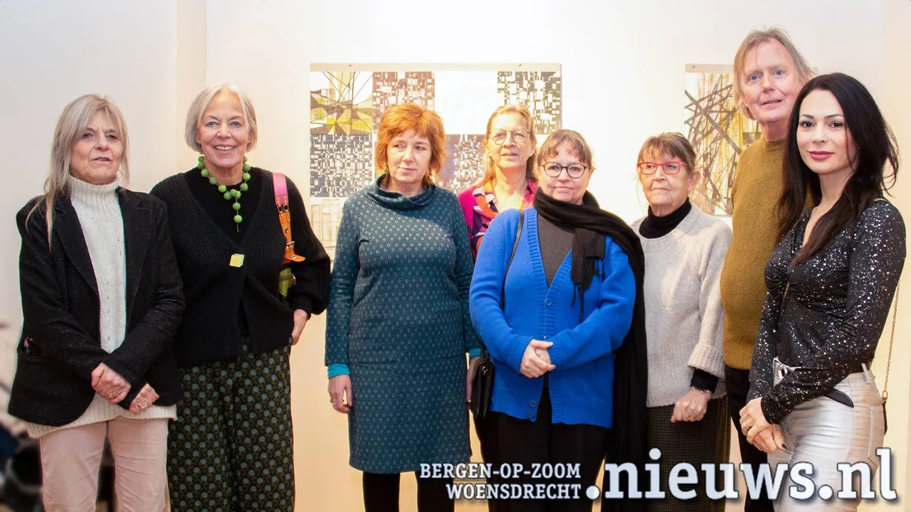 v.l.n.r. Annelies van Loenhout, Lineke Kraak, Nathalie Ferilli, Tinne Rens, Jodrike de Koning, Trudie Vrolijk, Henk Nuijten en Maryam Bashari Rad