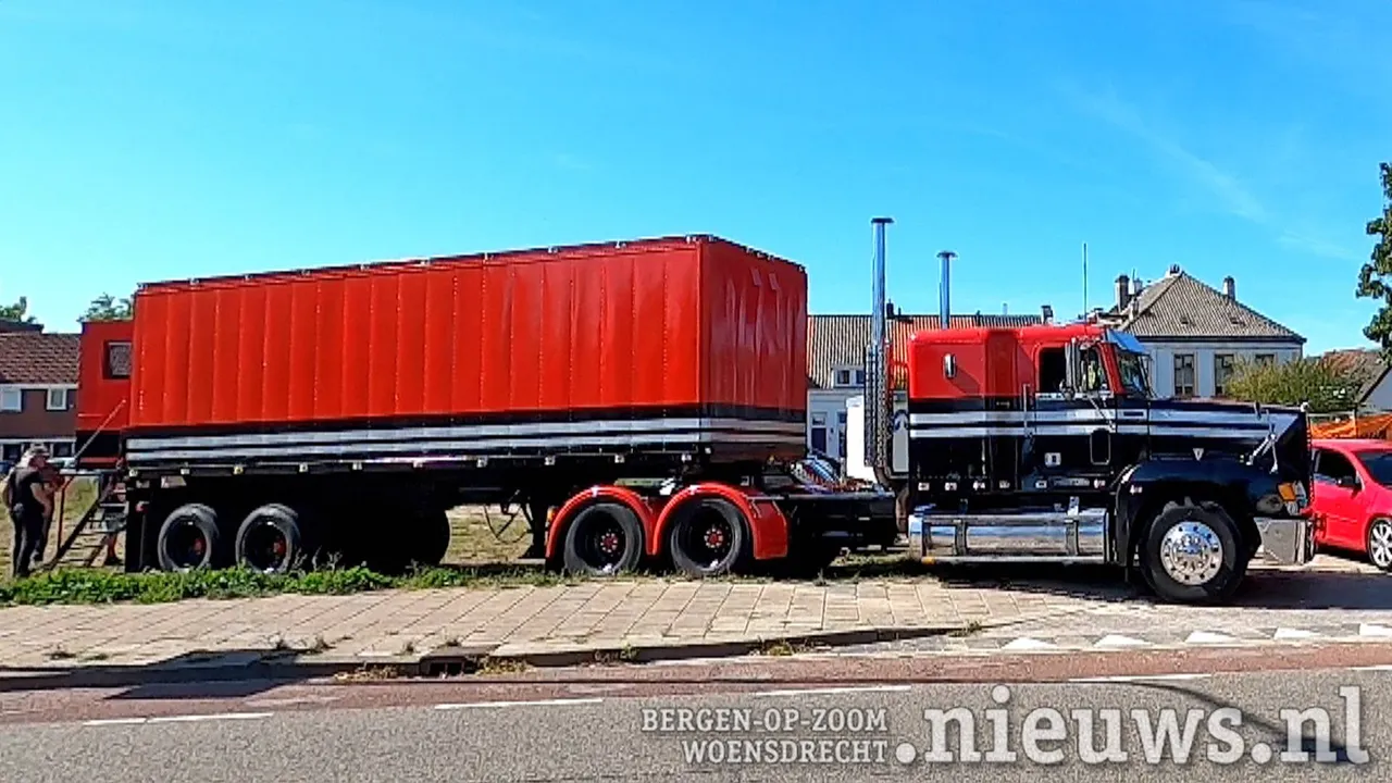De  Freightliner op het veldje tegenover de parkeerplaats