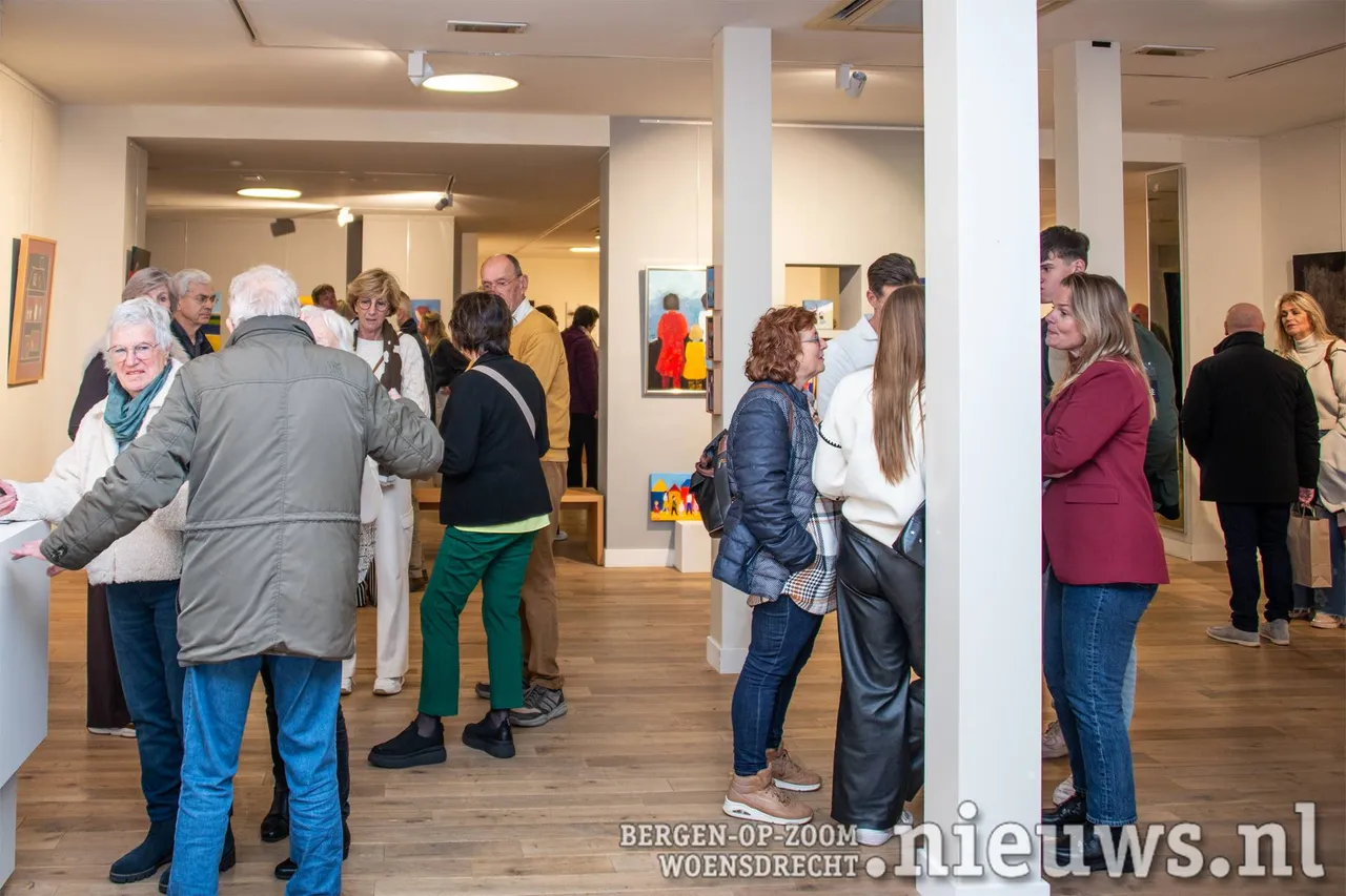 De opening werd druk bezocht