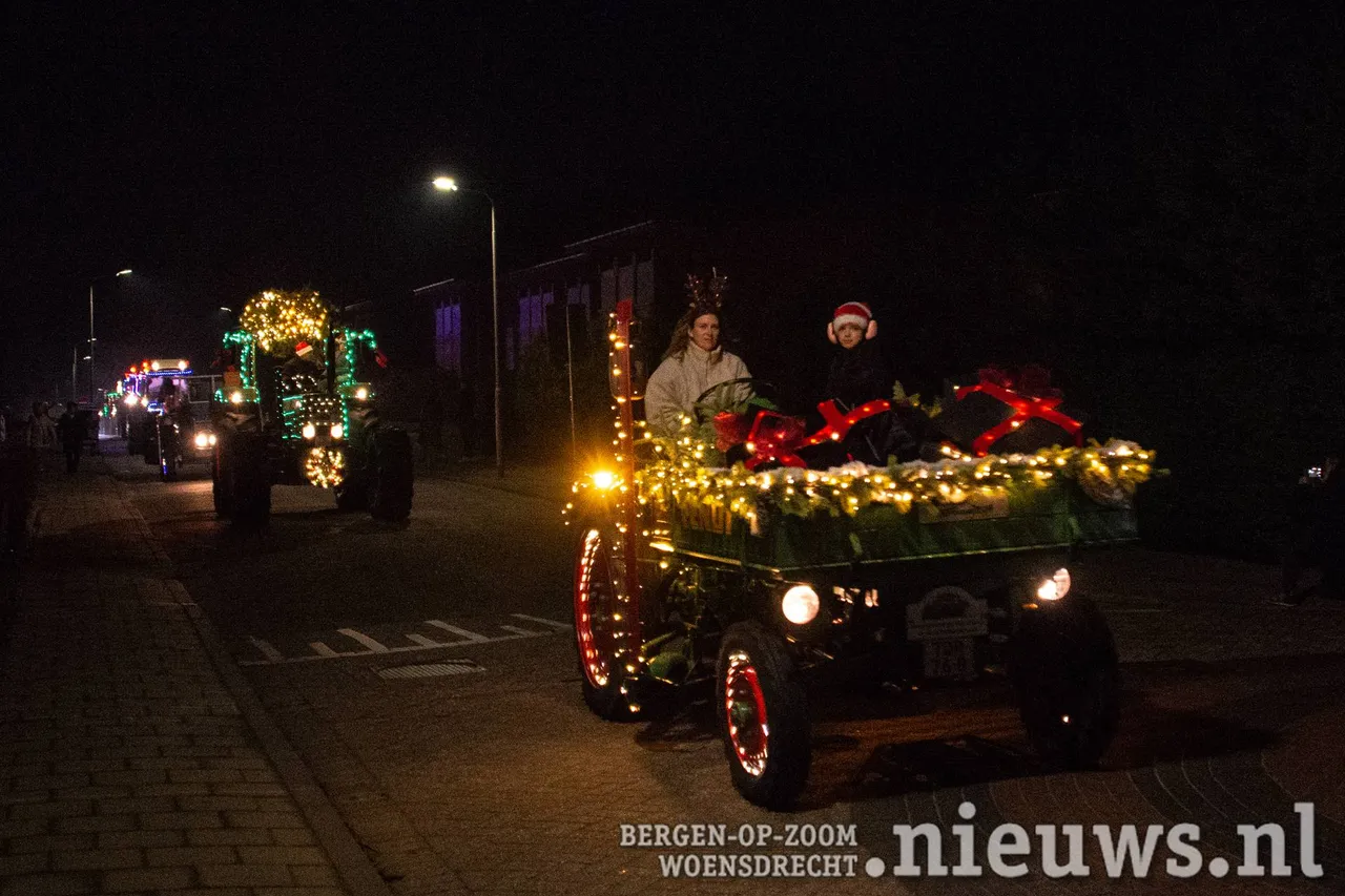 20251213_JKr_Tractor_Lichtstoet_000