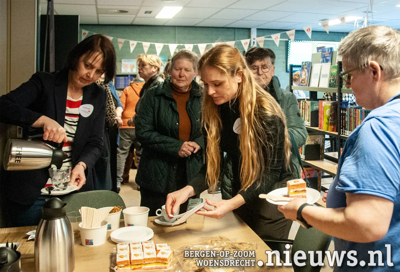 Koffie, thee en een koek of gebakje