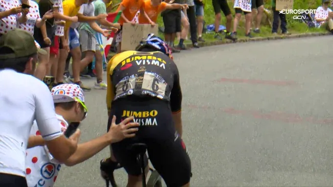 After executing his work for Vingegaard in the Pyrenees, Van Aert takes a break