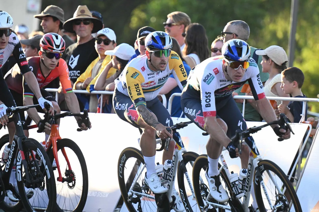 Van Poppel (right) as a lead-out for Welfsford (left) in the Tour Down Under
