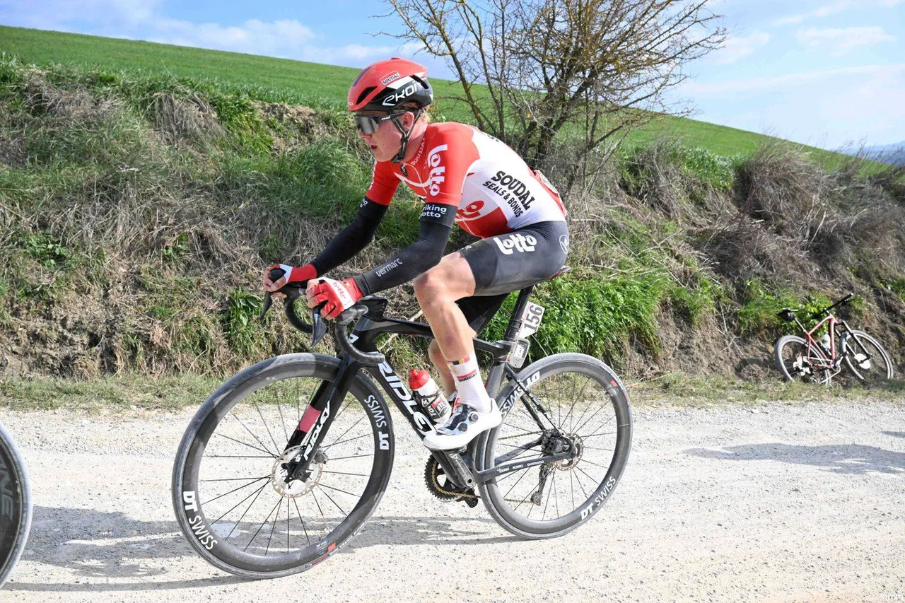 Van Gils in his former team’s kit