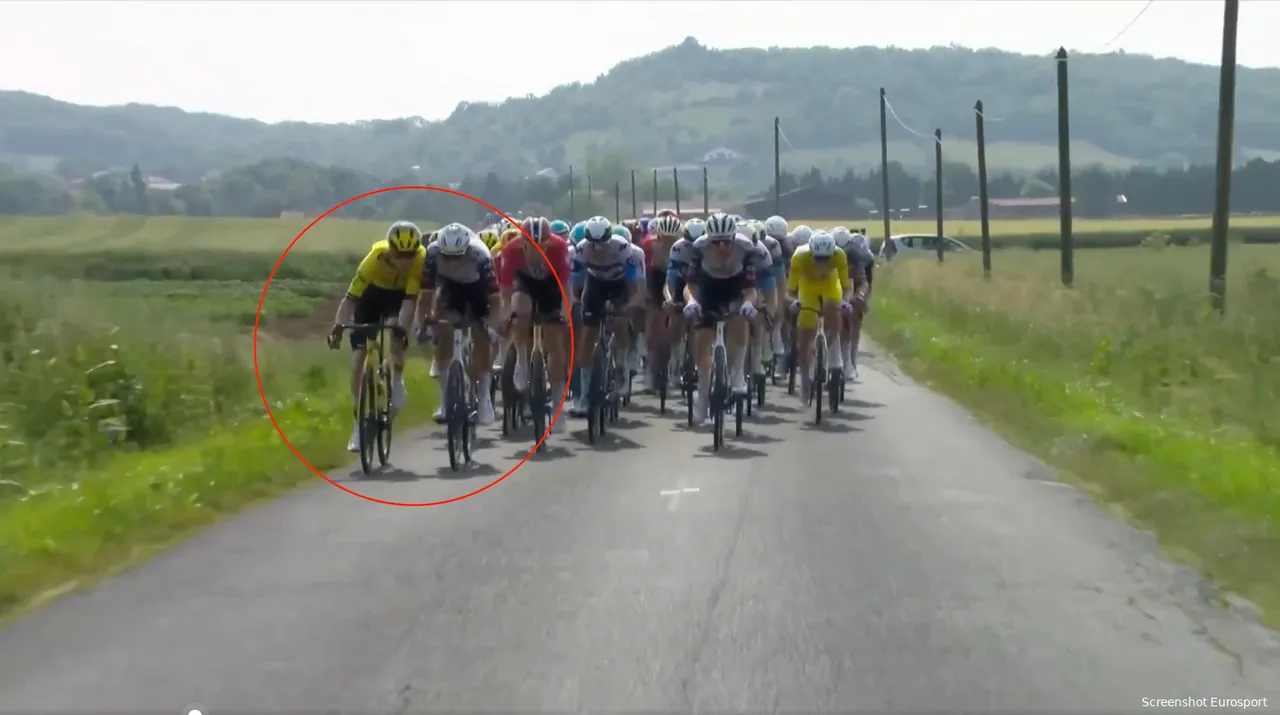 Nils Politt (UAE Emirates-XRG) and Per Strand Hagenes (Visma | Lease a Bike)